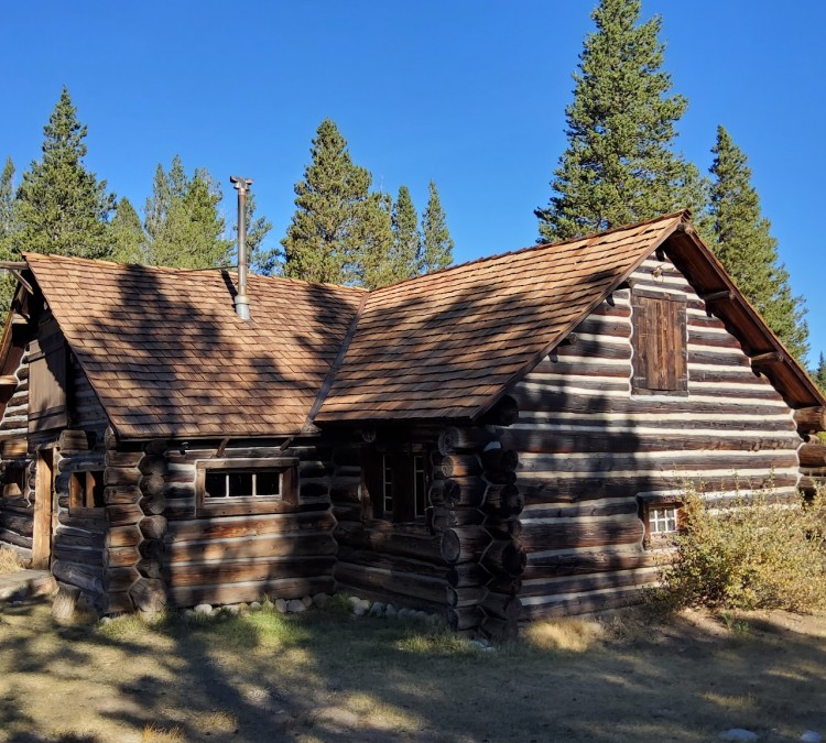 mammoth-museum-at-the-hayden-cabin-photo